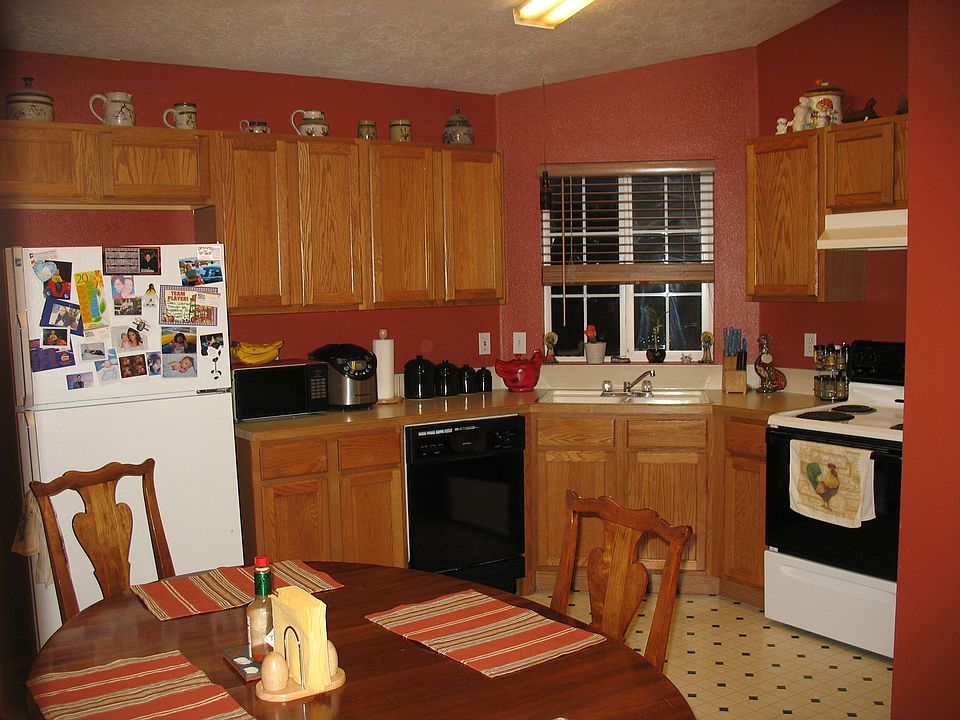 2nd image of 610 Clover Ct