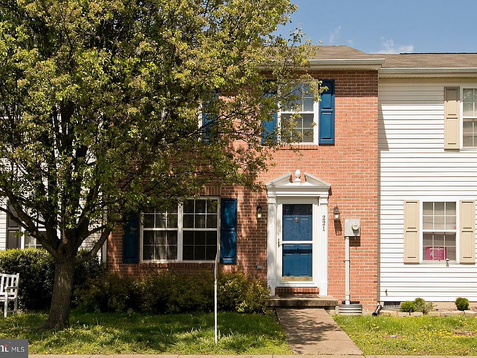 1st image of 221 Surrey Club Ln