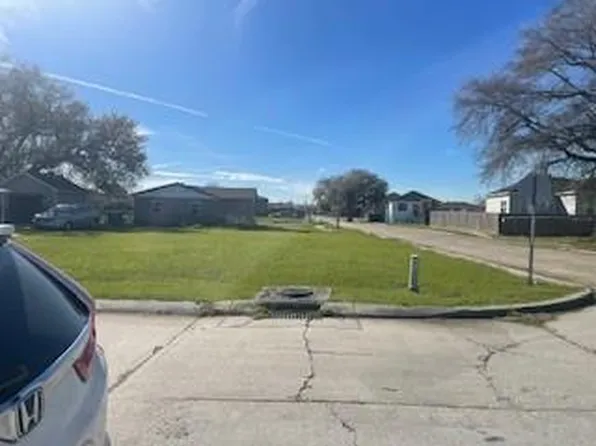 2088 Waters Dr, Marrero, LA 70072
