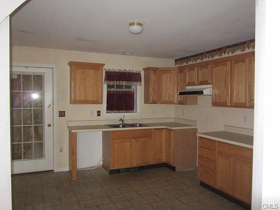3rd image of 52 Iagrossi Dr