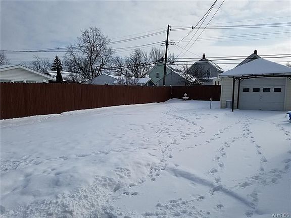 4th image of 247 Dupont Ave