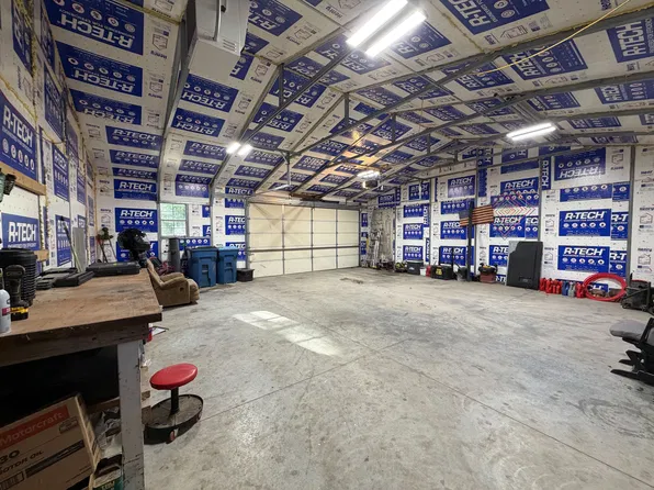 2319 Dunn Rd, Camanche, IA 52730