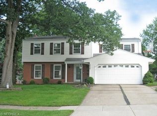 5920 Woodbury Hills Dr, Parma, OH 44134