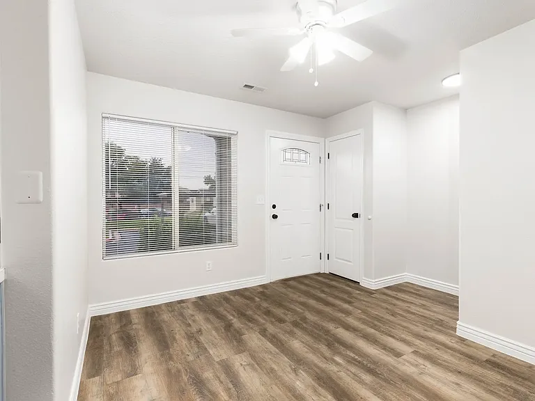 444 Sunland Dr E #37 — Photo 3