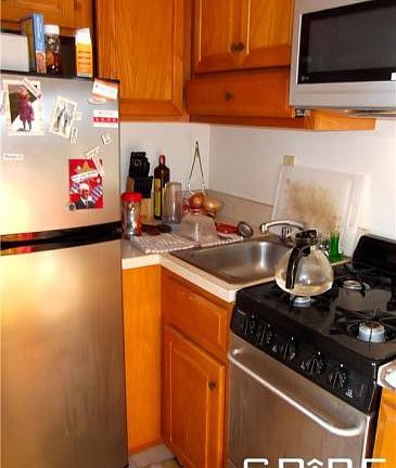 4th image of 207 W 85th St