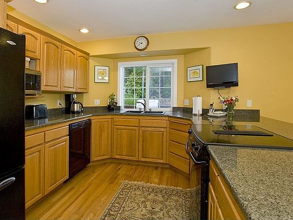 Bright, Open Kitchen