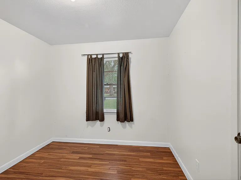 9140 Laurie Ln — Photo 7