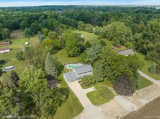 3676 Waldon Rd, Lake Orion, MI 48360