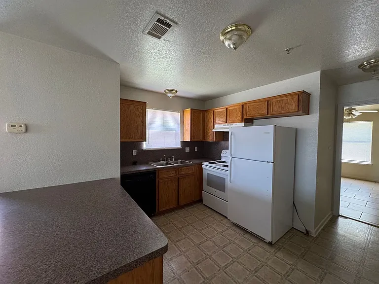 1106 Lansberry Ct — Photo 5