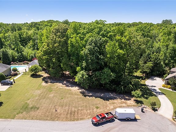 3rd image of 109 Muscadine Ln