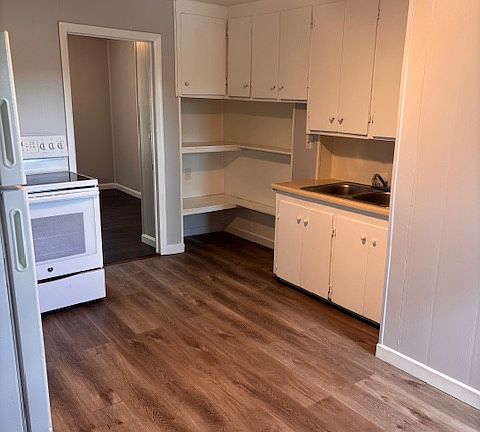 2nd image of 223 West St #1