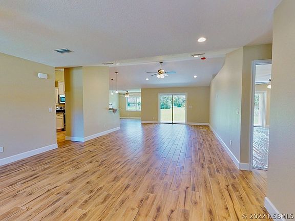 4th image of 1103 Walter St