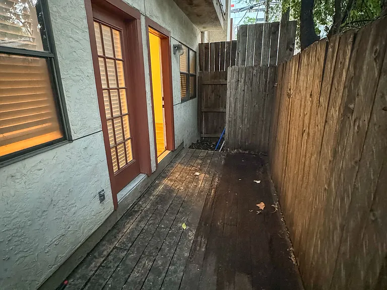 706 W 22nd St #102 — Photo 3