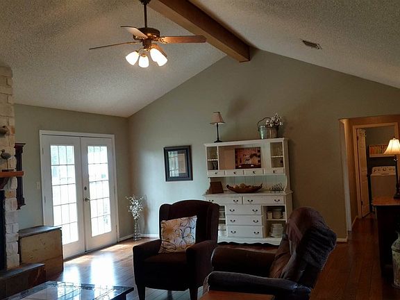 5th image of 325 Ancient Oaks Dr
