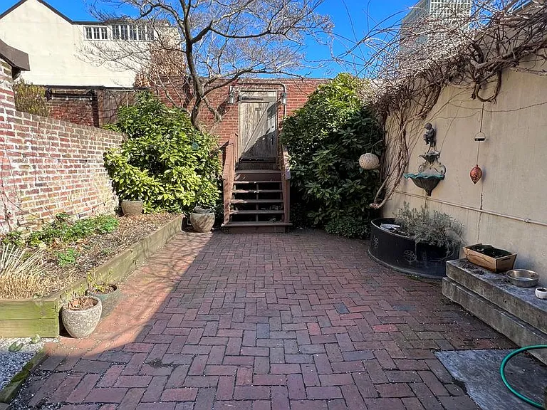 239 Delancey House — Photo 8
