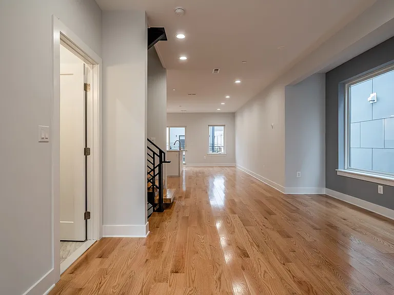 237 Tasker St — Photo 2