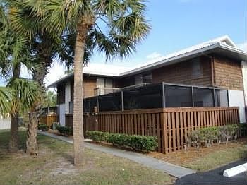 2nd image of 303 SE Castle Ct