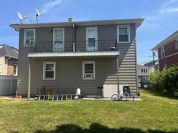 3rd image of 717 Hudson Ave #1