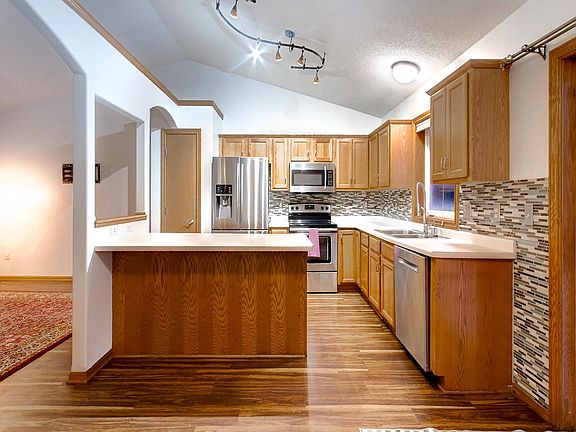 4th image of 820 Pine Ct NE