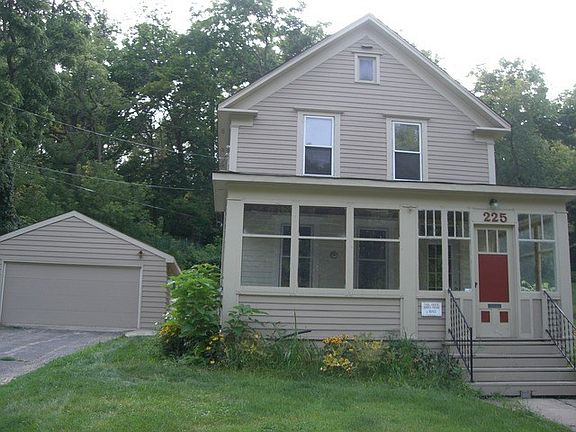 3rd image of 225 N Lincoln Ave