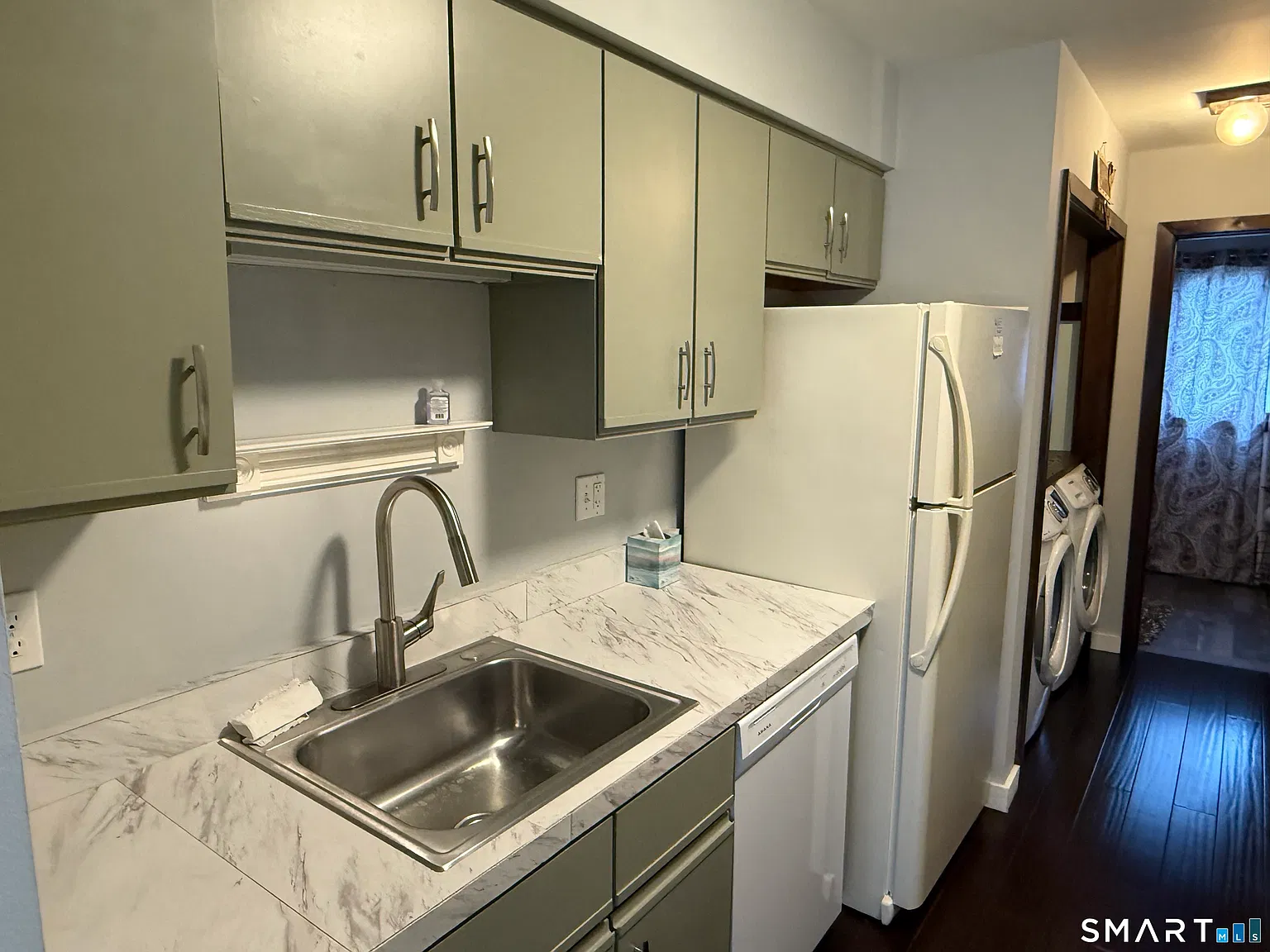 2 bed, 1.5 bath, 2077 sqft, $2,500 — Photo 3