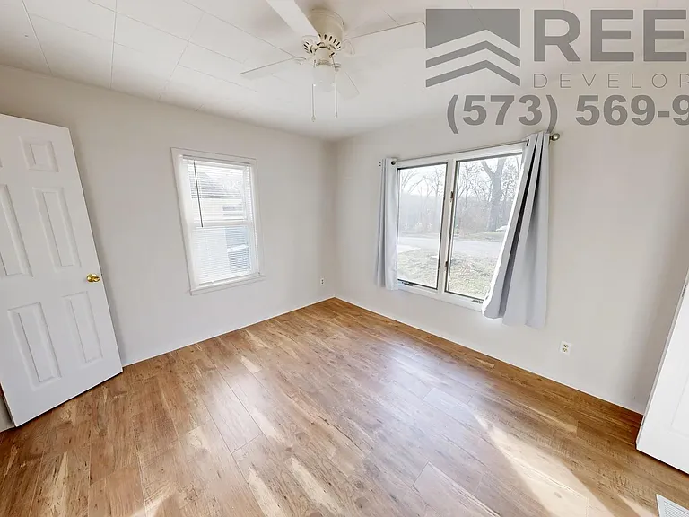 212 Ballenger Dr — Photo 4