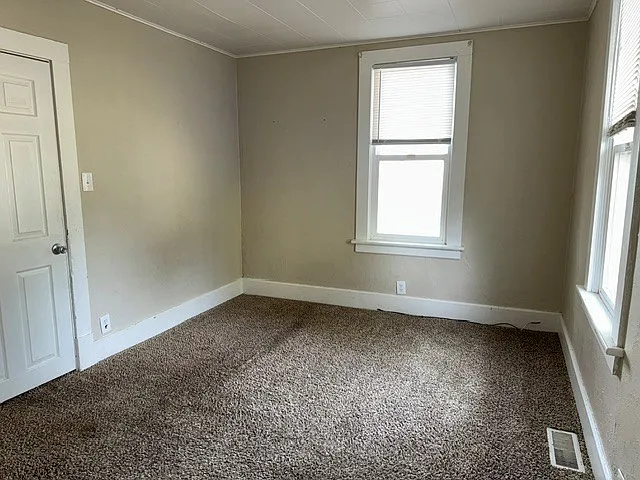 320 S 4 E — Photo 8