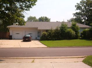 8999 Woodridge Ln, Mentor, OH 44060