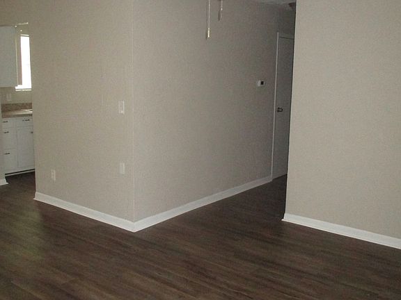2nd image of 8 Lanes End St