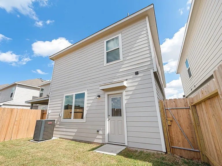 3915 Deledda Dr — Photo 26