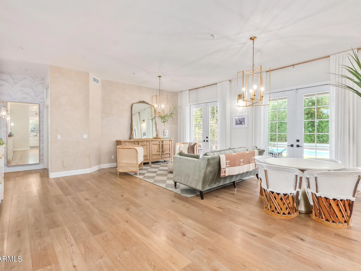 4 bed, 2.0 bath, 2058 sqft, $5,300 — Photo 3