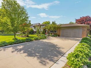 28329 E Blom Dr, Harrison Township, MI 48045