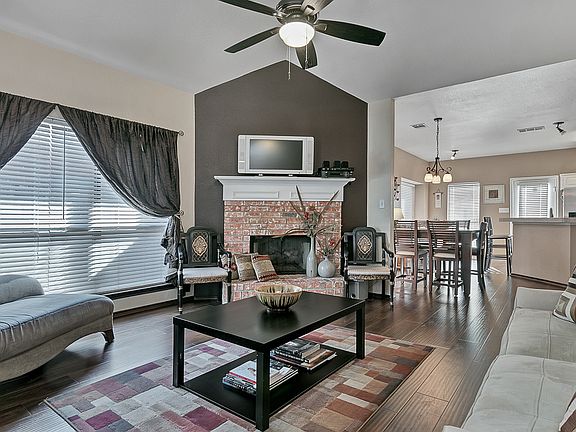 5th image of 2136 Bresee Dr