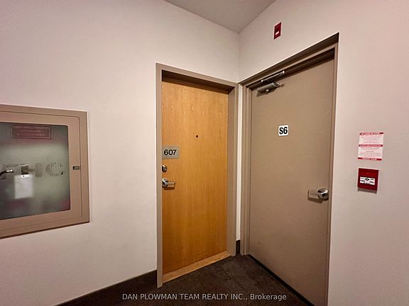4th image of 44 Bond St W #607