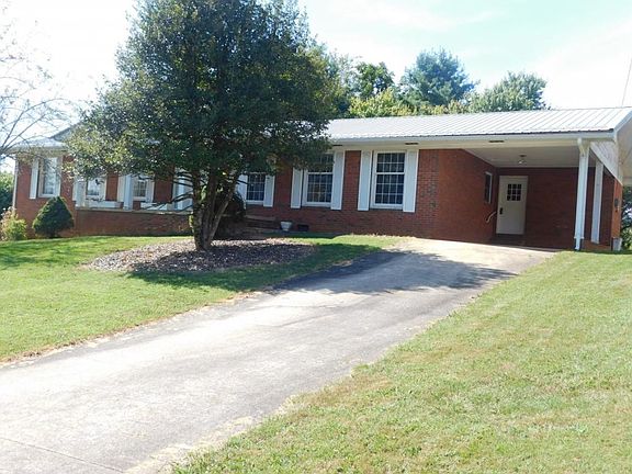 2nd image of 812 N Hills Dr