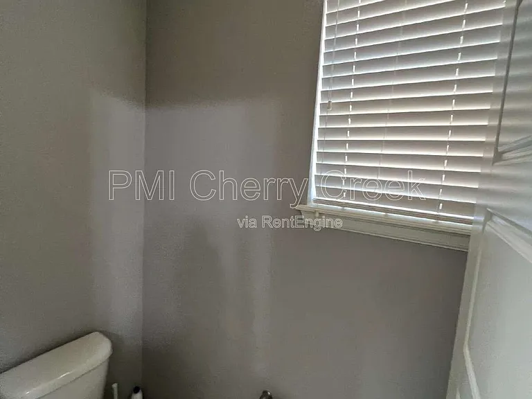22472 E Union Cir — Photo 34