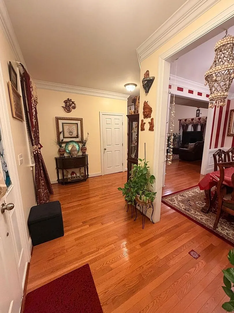 Spacious 5BR House in Cary — Photo 2