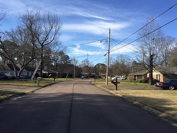 5th image of 327 Emerson Dr