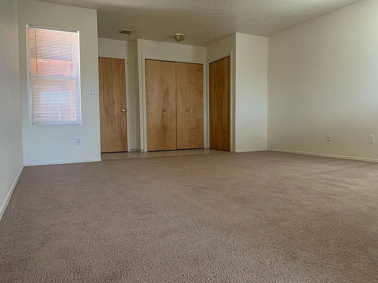 924 Valencia Dr SE — Photo 33