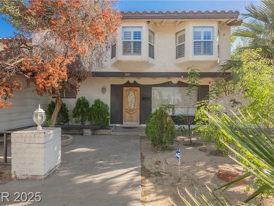 1st image of 2419 Capistrano Ave