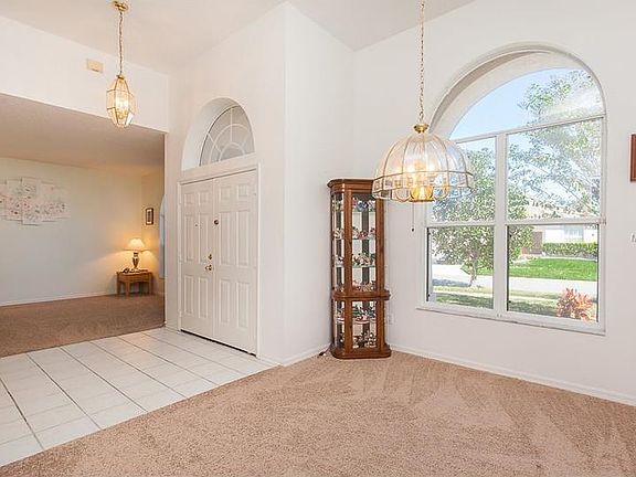 4th image of 536 Lakehaven Cir