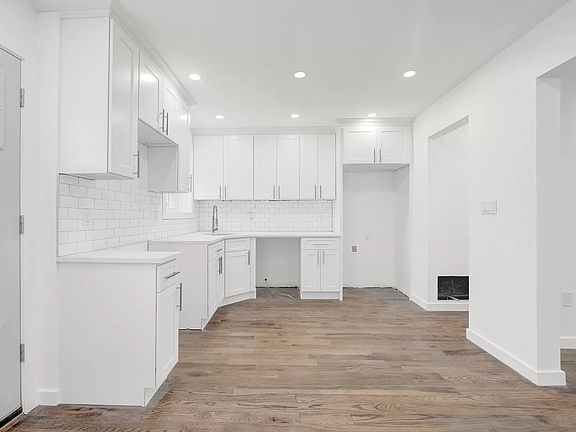5th image of 2727 Kingsland Ave #A