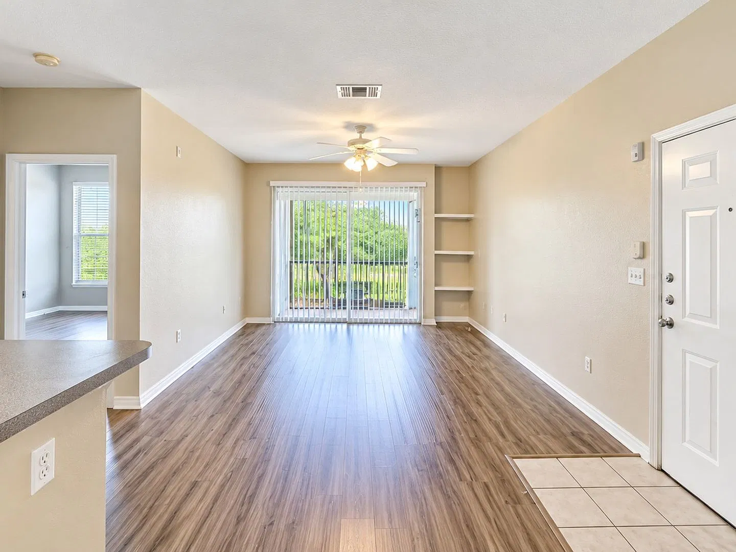 Move-In Special! Off Your First Month's Rent! 1/1 Gated Allegro Palm Resort-Style Amenities! — Photo 2