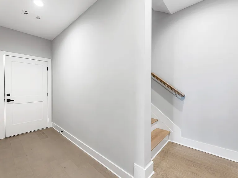 2035 Parkside Ln — Photo 37