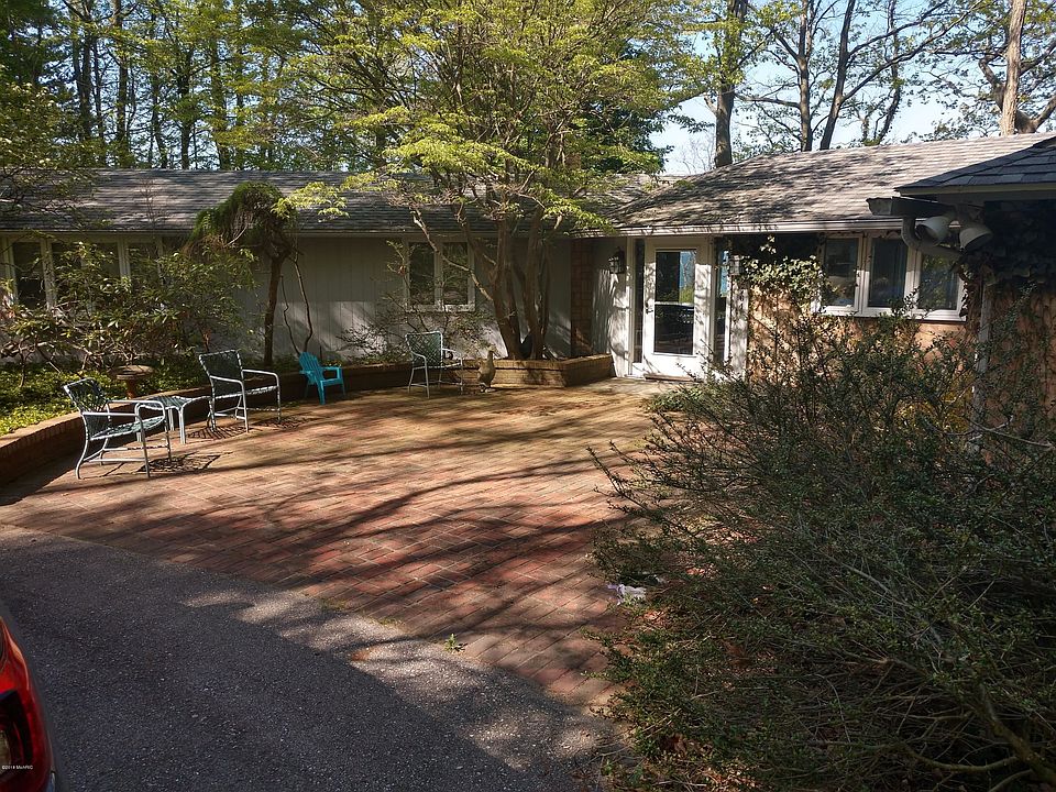 1st image of 2464 Lakeshore Dr