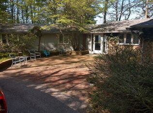 2464 Lakeshore Dr, Fennville, MI 49408