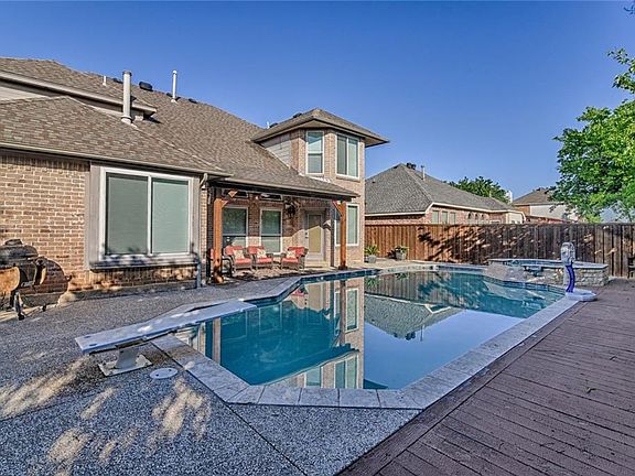 3rd image of 2118 Lexington Dr