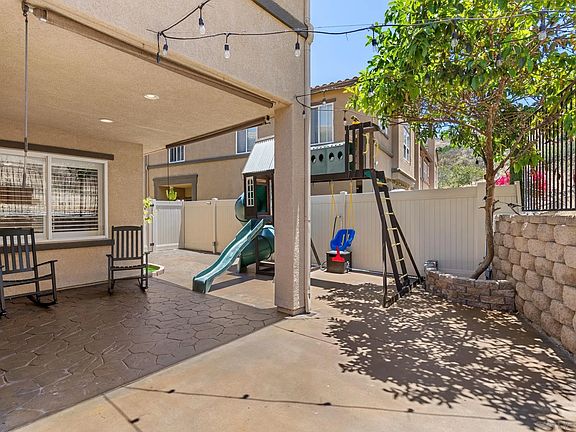 3rd image of 6283 Avenida De Las Vistas Unit 2
