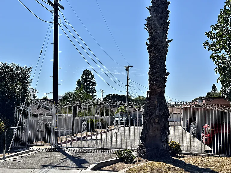 407 Violet Ave #E — Photo 19