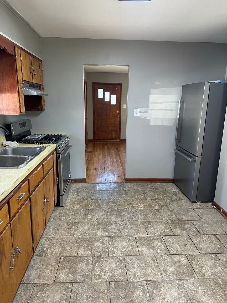 107 W Graceland Ct photo 1